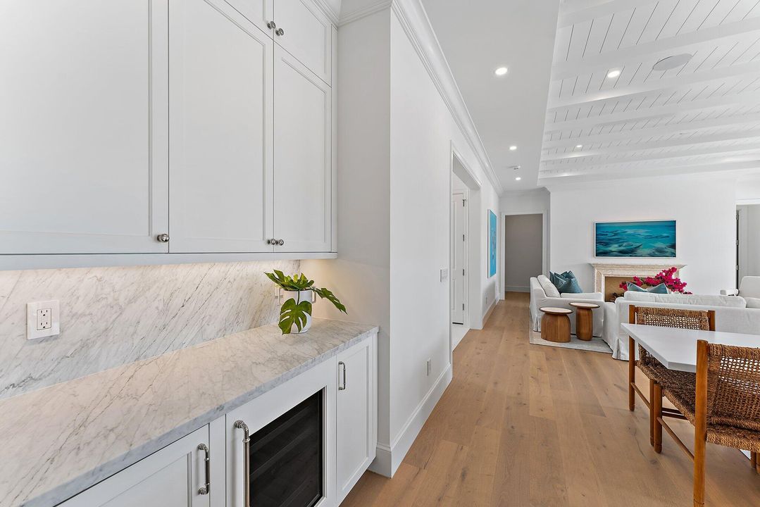 合同活跃: $4,125,000 (4 贝兹, 4 浴室, 4061 平方英尺)