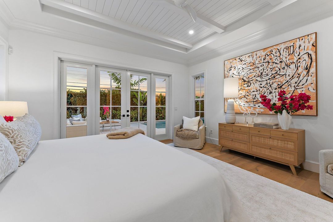 合同活跃: $4,125,000 (4 贝兹, 4 浴室, 4061 平方英尺)