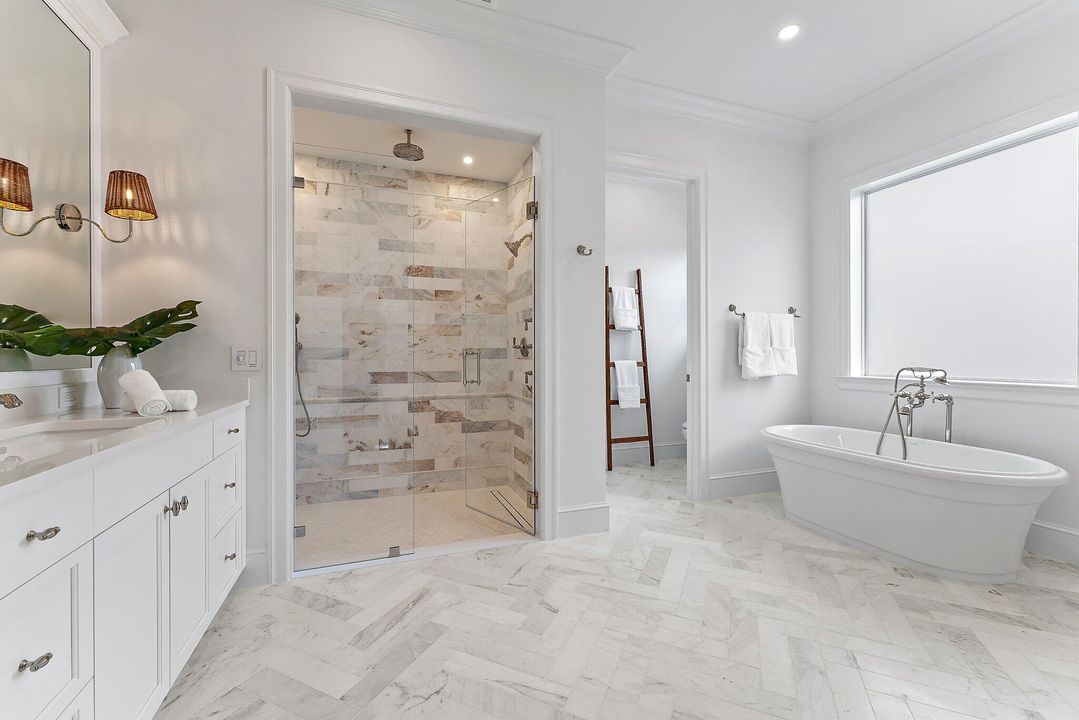 合同活跃: $4,125,000 (4 贝兹, 4 浴室, 4061 平方英尺)