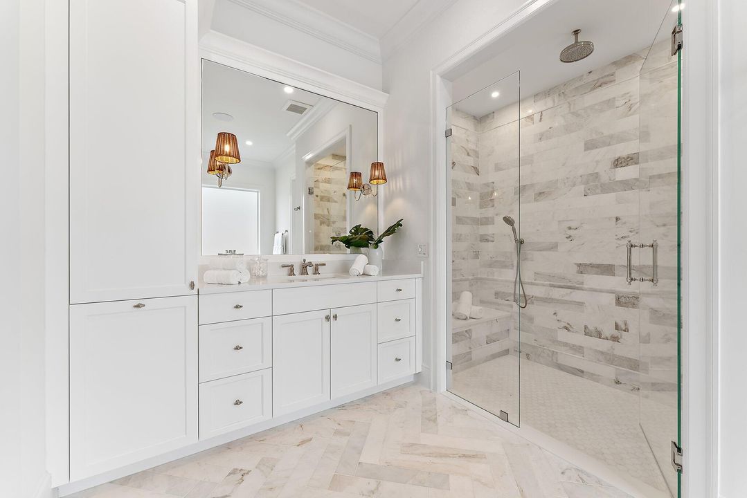 合同活跃: $4,125,000 (4 贝兹, 4 浴室, 4061 平方英尺)