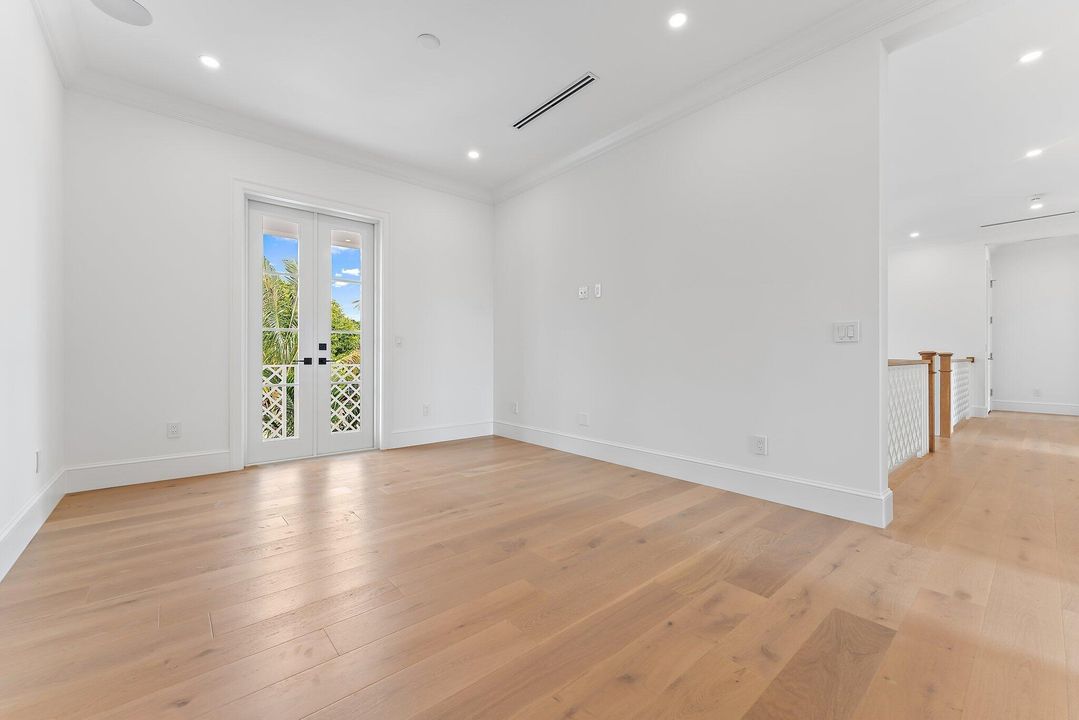 合同活跃: $4,125,000 (4 贝兹, 4 浴室, 4061 平方英尺)