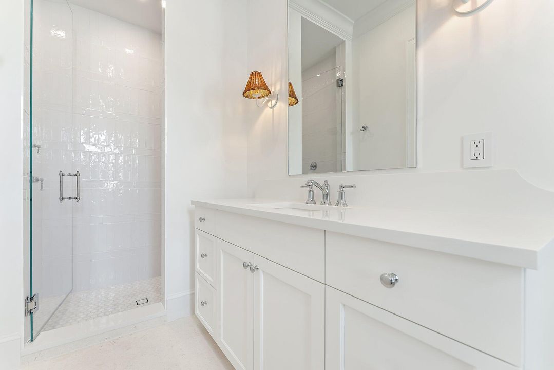 合同活跃: $4,125,000 (4 贝兹, 4 浴室, 4061 平方英尺)