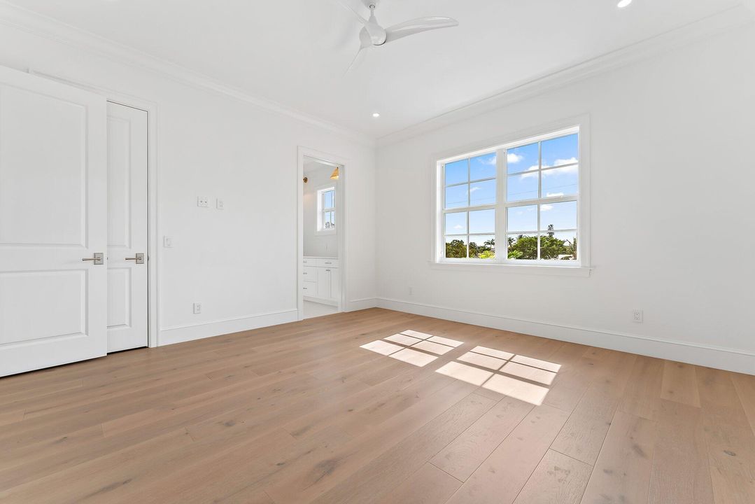 合同活跃: $4,125,000 (4 贝兹, 4 浴室, 4061 平方英尺)