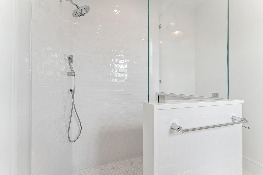 合同活跃: $4,125,000 (4 贝兹, 4 浴室, 4061 平方英尺)