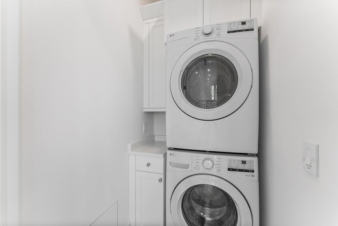 合同活跃: $4,125,000 (4 贝兹, 4 浴室, 4061 平方英尺)