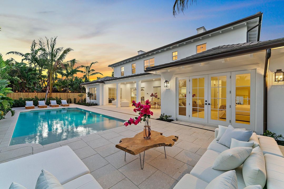 合同活跃: $4,125,000 (4 贝兹, 4 浴室, 4061 平方英尺)