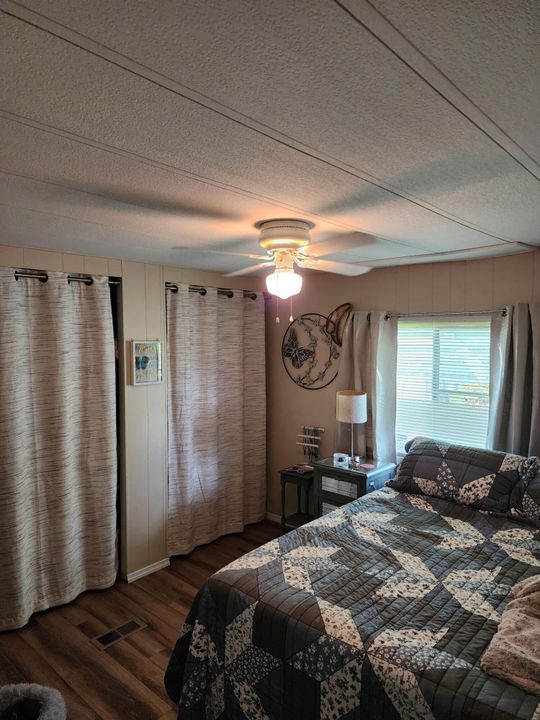 For Sale: $69,900 (2 beds, 2 baths, 1416 Square Feet)