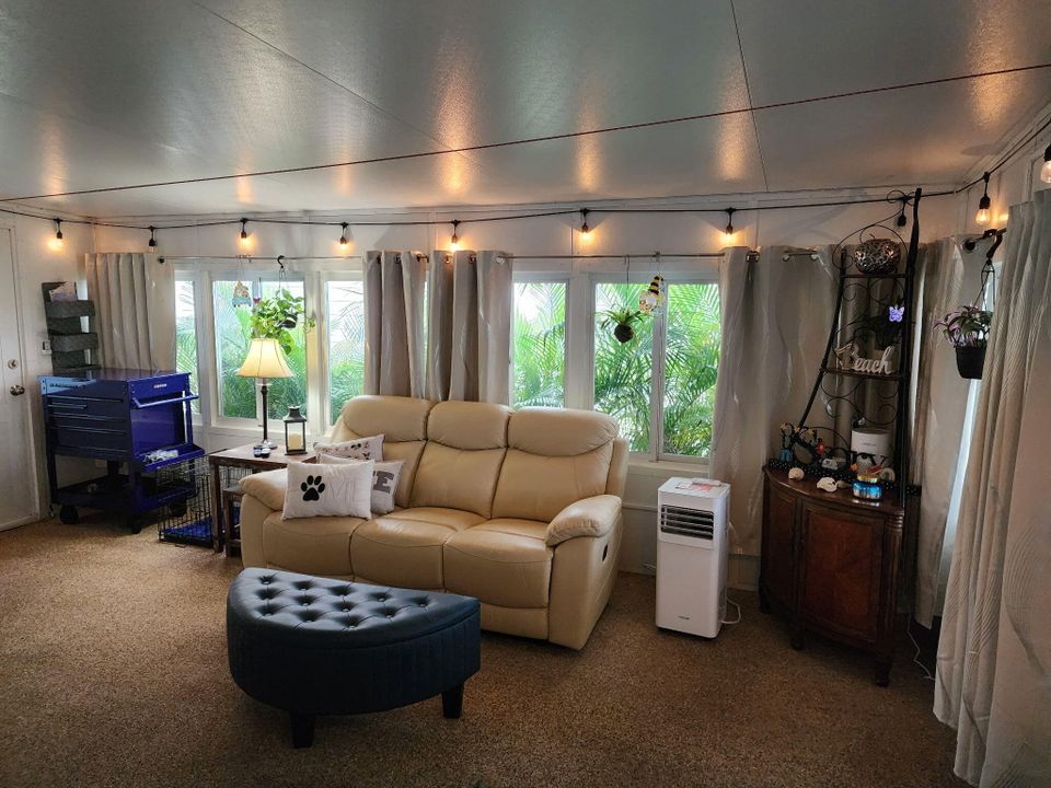 For Sale: $69,900 (2 beds, 2 baths, 1416 Square Feet)