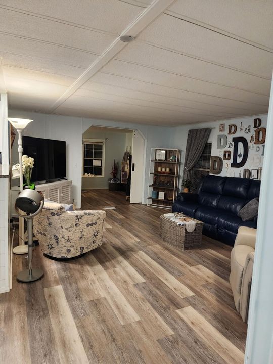 For Sale: $69,900 (2 beds, 2 baths, 1416 Square Feet)