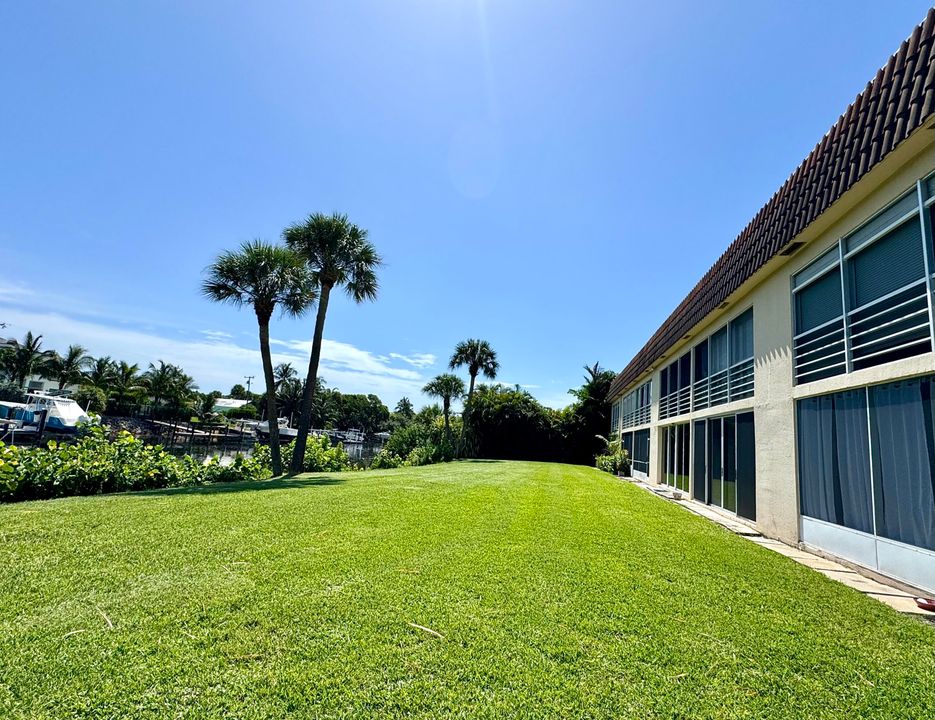 合同活跃: $239,000 (1 贝兹, 1 浴室, 722 平方英尺)