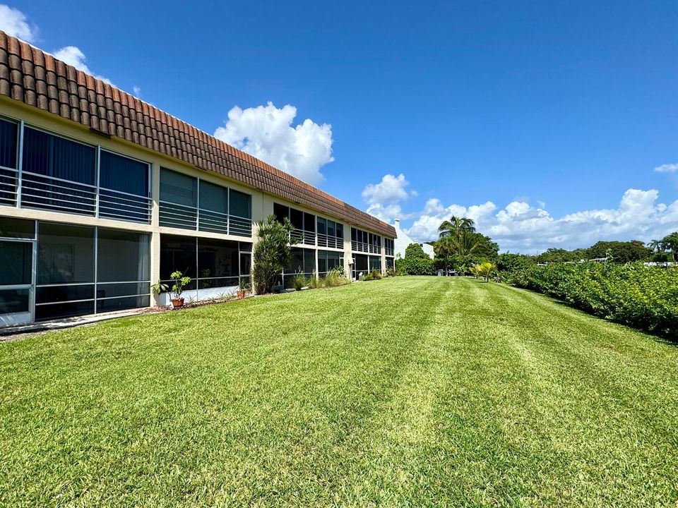 合同活跃: $239,000 (1 贝兹, 1 浴室, 722 平方英尺)