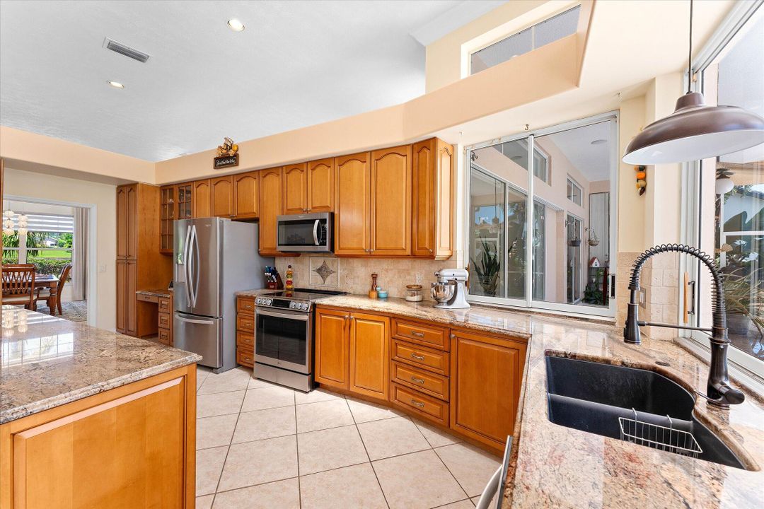 На продажу: $1,995,000 (3 спален, 2 ванн, 3337 Квадратных фут)