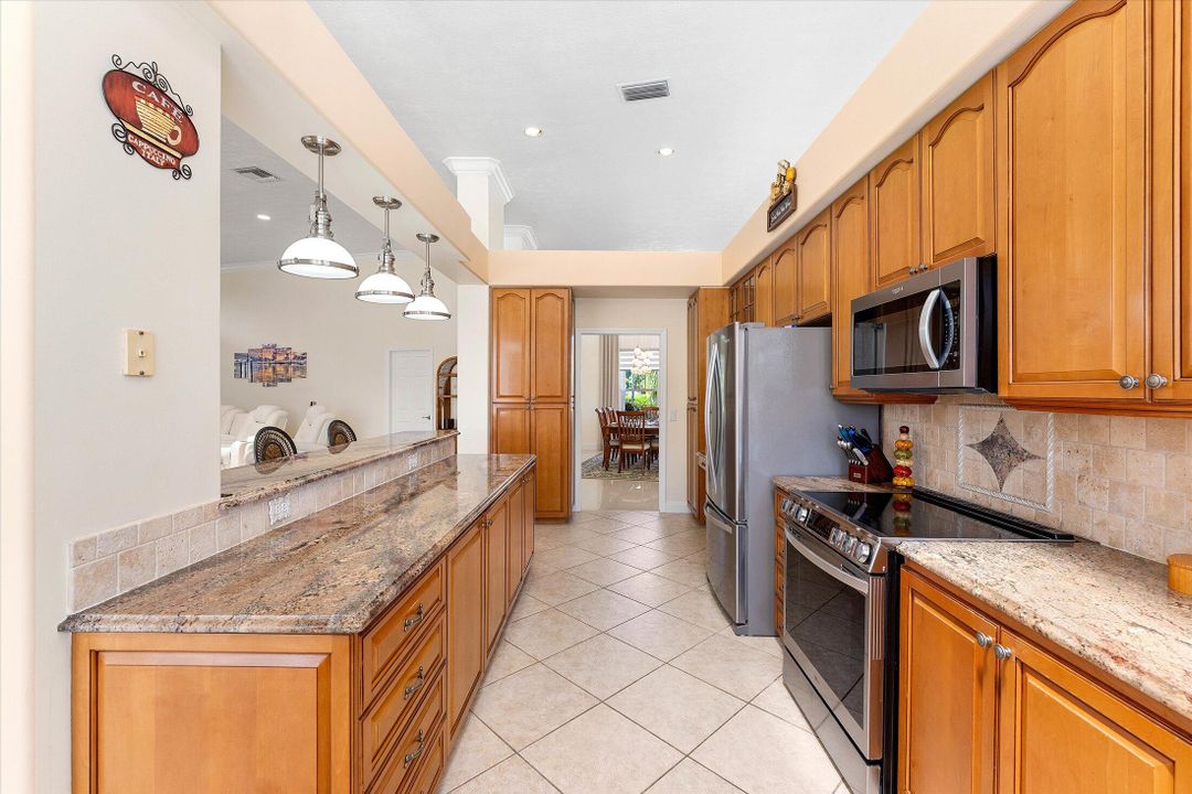 На продажу: $1,995,000 (3 спален, 2 ванн, 3337 Квадратных фут)