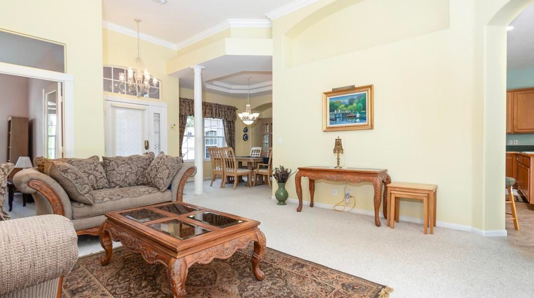 Activo con contrato: $699,000 (3 camas, 2 baños, 2419 Pies cuadrados)