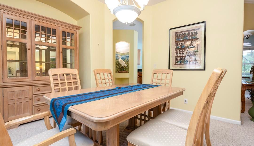 Activo con contrato: $699,000 (3 camas, 2 baños, 2419 Pies cuadrados)