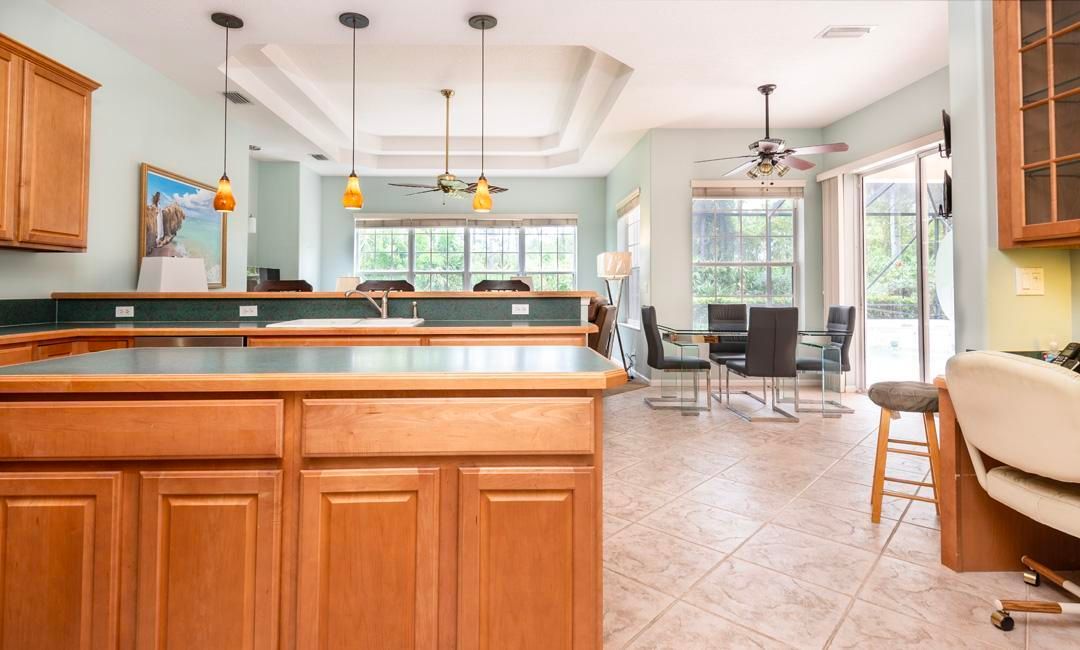 Activo con contrato: $699,000 (3 camas, 2 baños, 2419 Pies cuadrados)