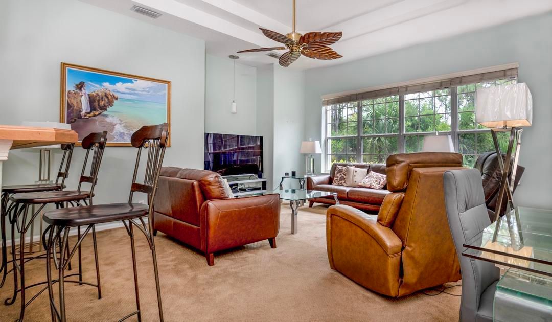 Activo con contrato: $699,000 (3 camas, 2 baños, 2419 Pies cuadrados)