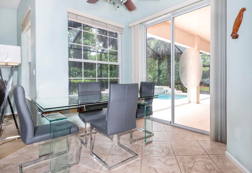 Activo con contrato: $699,000 (3 camas, 2 baños, 2419 Pies cuadrados)