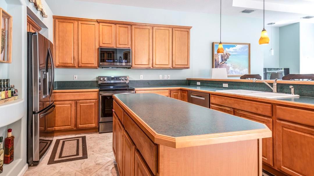 Activo con contrato: $699,000 (3 camas, 2 baños, 2419 Pies cuadrados)