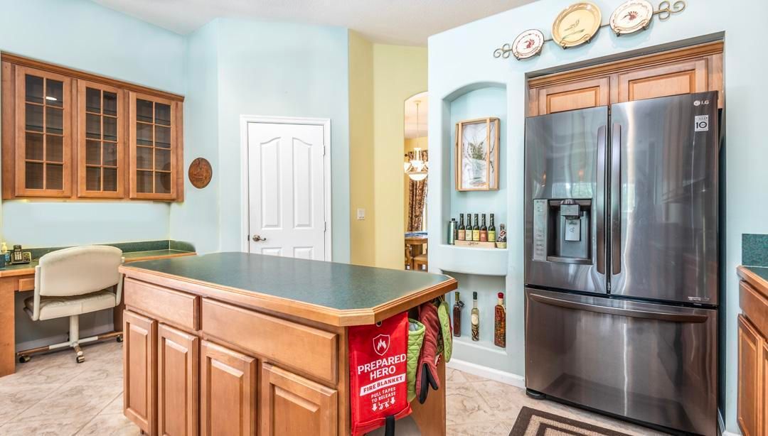 Activo con contrato: $699,000 (3 camas, 2 baños, 2419 Pies cuadrados)