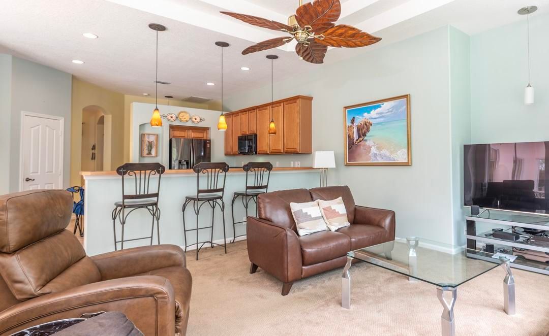 Activo con contrato: $699,000 (3 camas, 2 baños, 2419 Pies cuadrados)