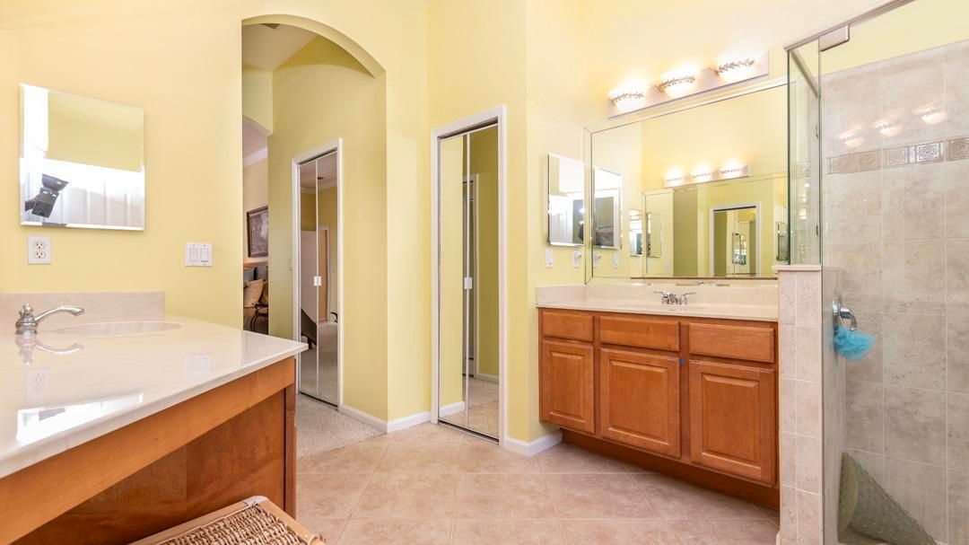 Activo con contrato: $699,000 (3 camas, 2 baños, 2419 Pies cuadrados)