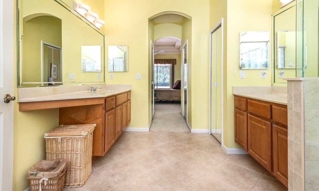 Activo con contrato: $699,000 (3 camas, 2 baños, 2419 Pies cuadrados)