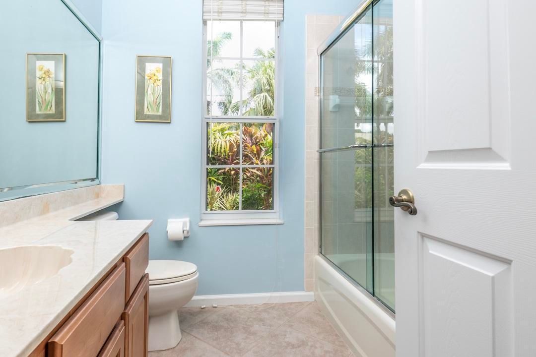 Activo con contrato: $699,000 (3 camas, 2 baños, 2419 Pies cuadrados)