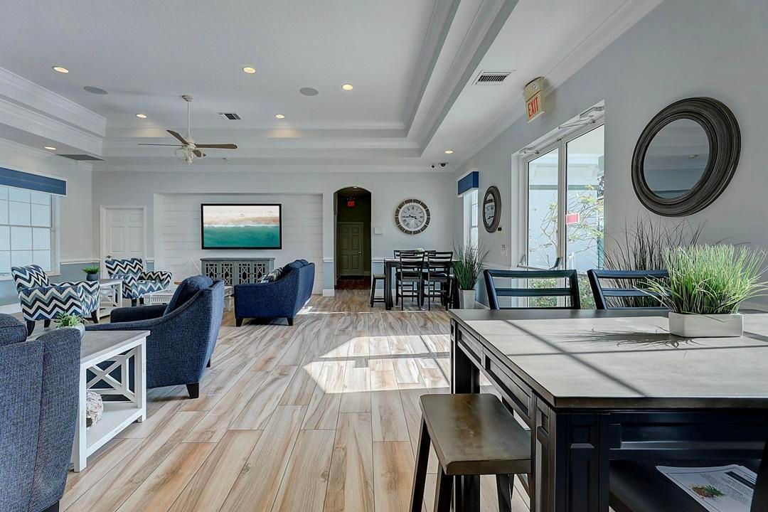 Activo con contrato: $699,000 (3 camas, 2 baños, 2419 Pies cuadrados)