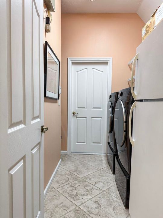 Activo con contrato: $699,000 (3 camas, 2 baños, 2419 Pies cuadrados)