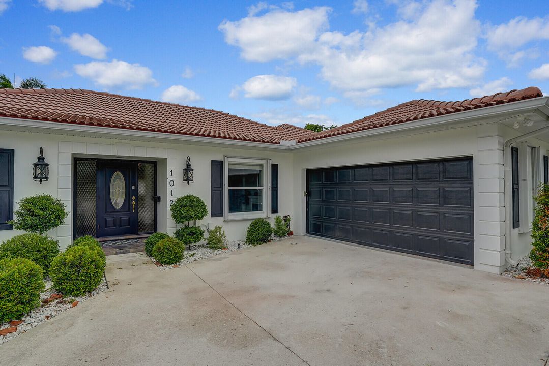 Active With Contract: $799,900 (4 beds, 2 baths, 1944 Square Feet)