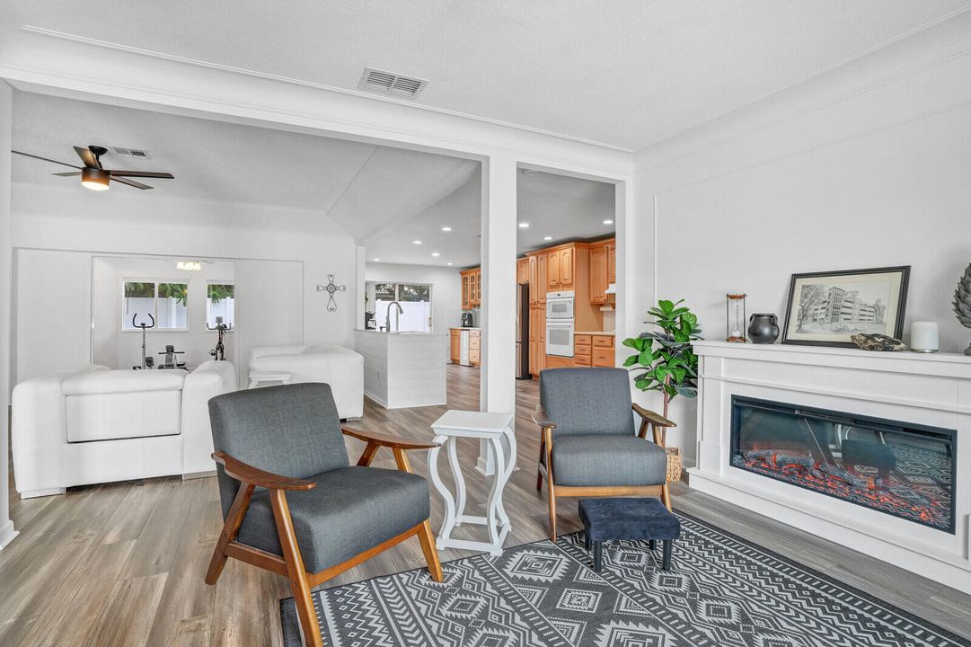 Active With Contract: $799,900 (4 beds, 2 baths, 1944 Square Feet)