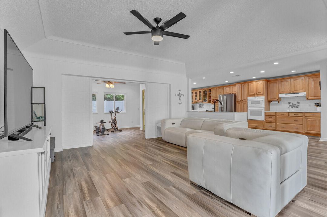 Active With Contract: $799,900 (4 beds, 2 baths, 1944 Square Feet)