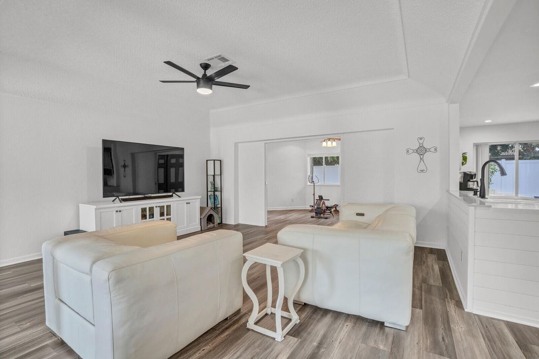 Active With Contract: $799,900 (4 beds, 2 baths, 1944 Square Feet)