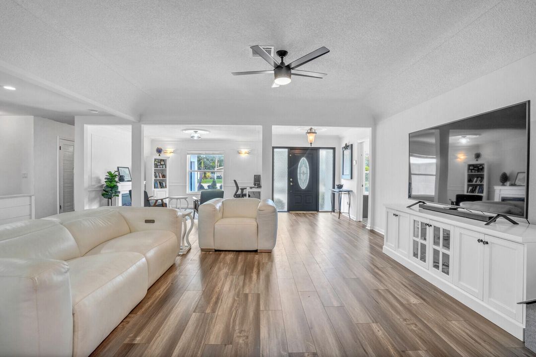 Active With Contract: $799,900 (4 beds, 2 baths, 1944 Square Feet)