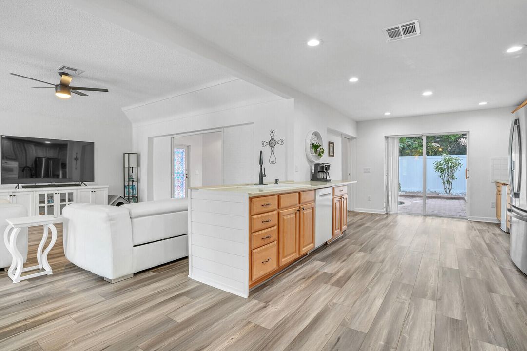 Active With Contract: $799,900 (4 beds, 2 baths, 1944 Square Feet)