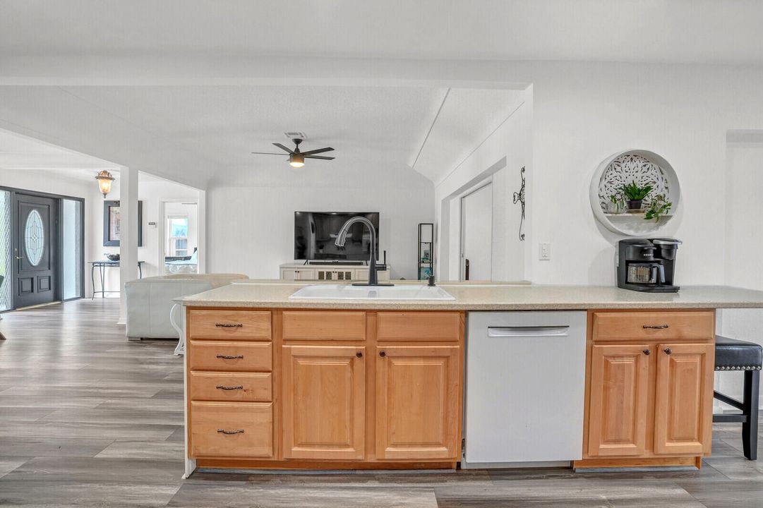 Active With Contract: $799,900 (4 beds, 2 baths, 1944 Square Feet)