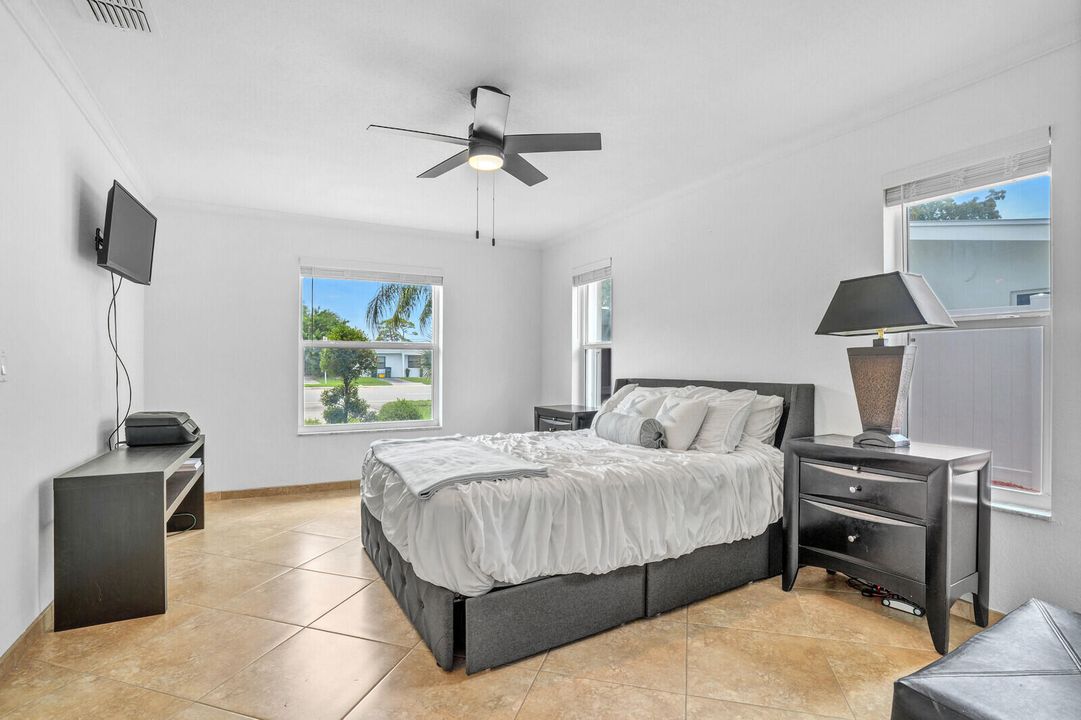 Active With Contract: $799,900 (4 beds, 2 baths, 1944 Square Feet)