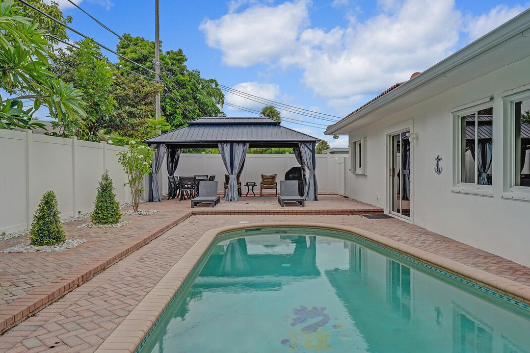 Active With Contract: $799,900 (4 beds, 2 baths, 1944 Square Feet)