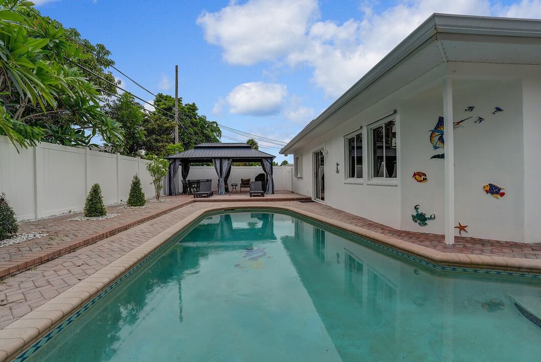 Active With Contract: $799,900 (4 beds, 2 baths, 1944 Square Feet)