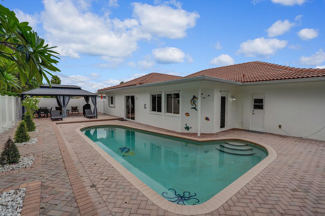 Active With Contract: $799,900 (4 beds, 2 baths, 1944 Square Feet)