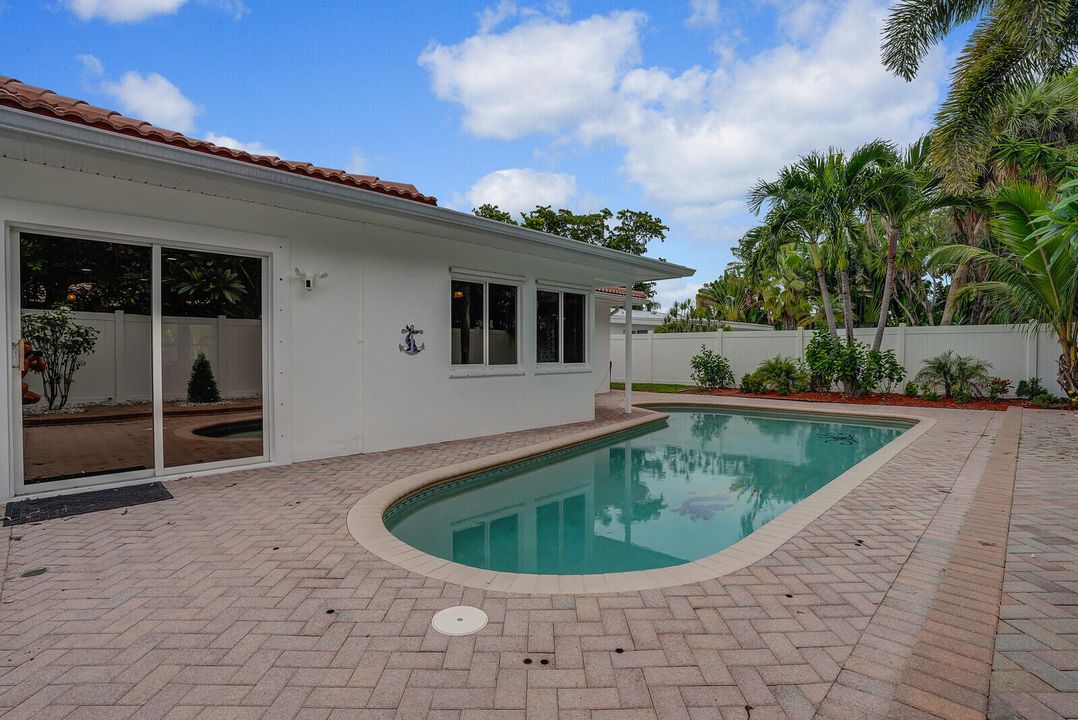 Active With Contract: $799,900 (4 beds, 2 baths, 1944 Square Feet)