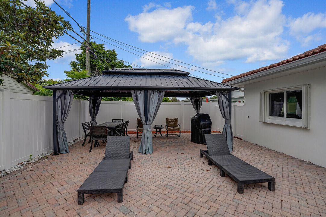 Active With Contract: $799,900 (4 beds, 2 baths, 1944 Square Feet)