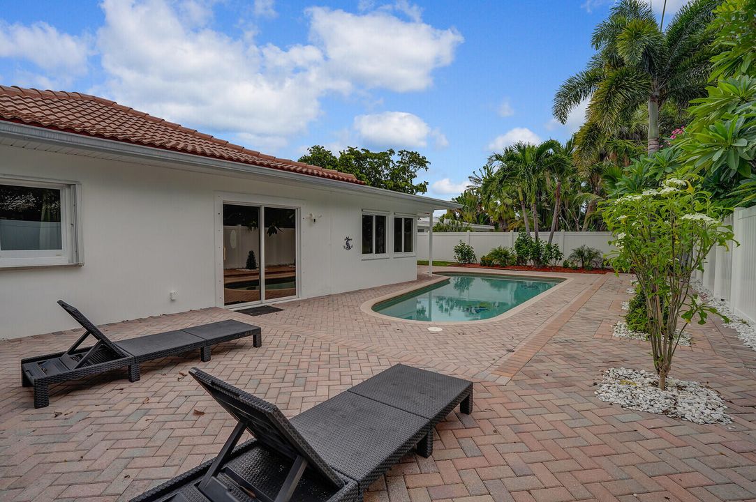 Active With Contract: $799,900 (4 beds, 2 baths, 1944 Square Feet)