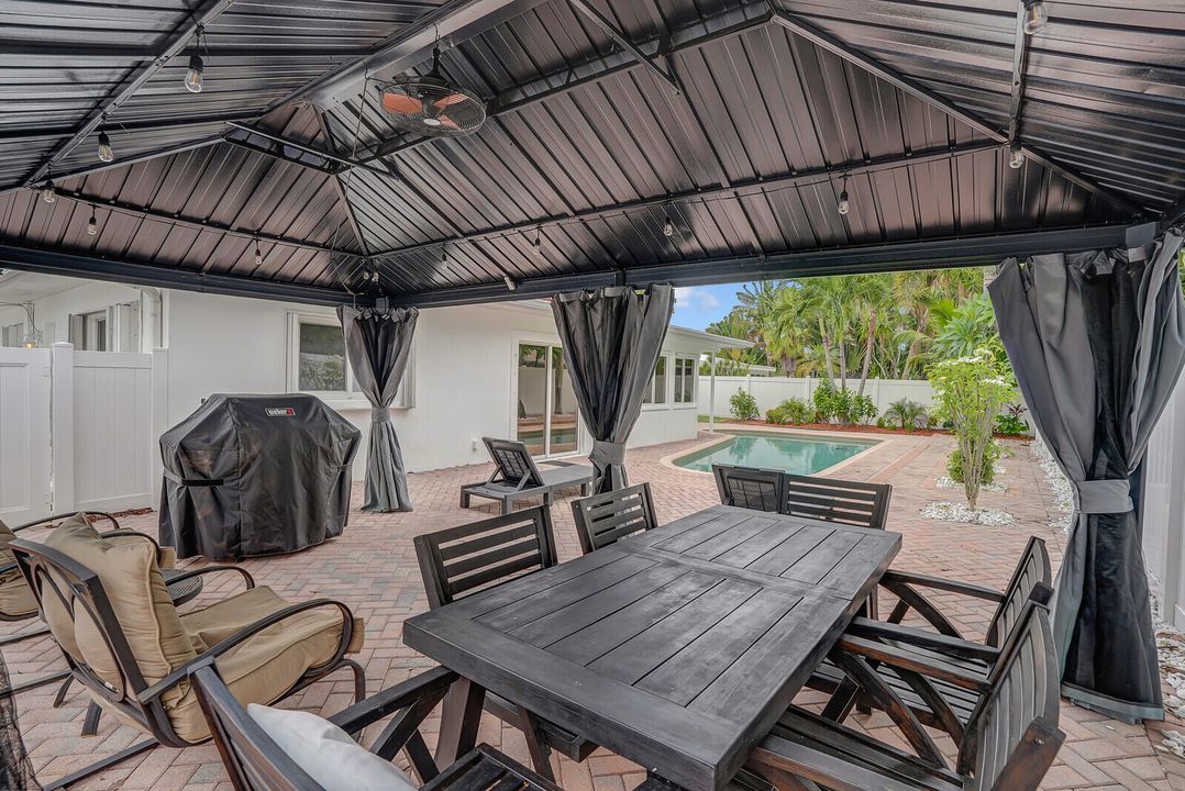 Active With Contract: $799,900 (4 beds, 2 baths, 1944 Square Feet)