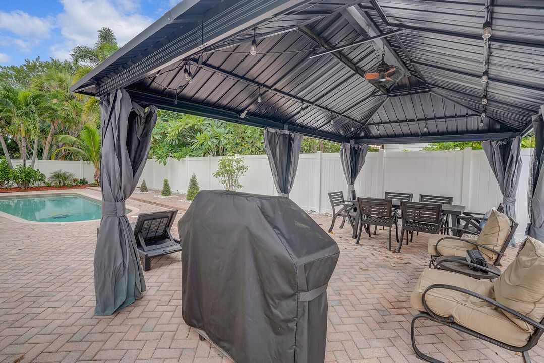 Active With Contract: $799,900 (4 beds, 2 baths, 1944 Square Feet)
