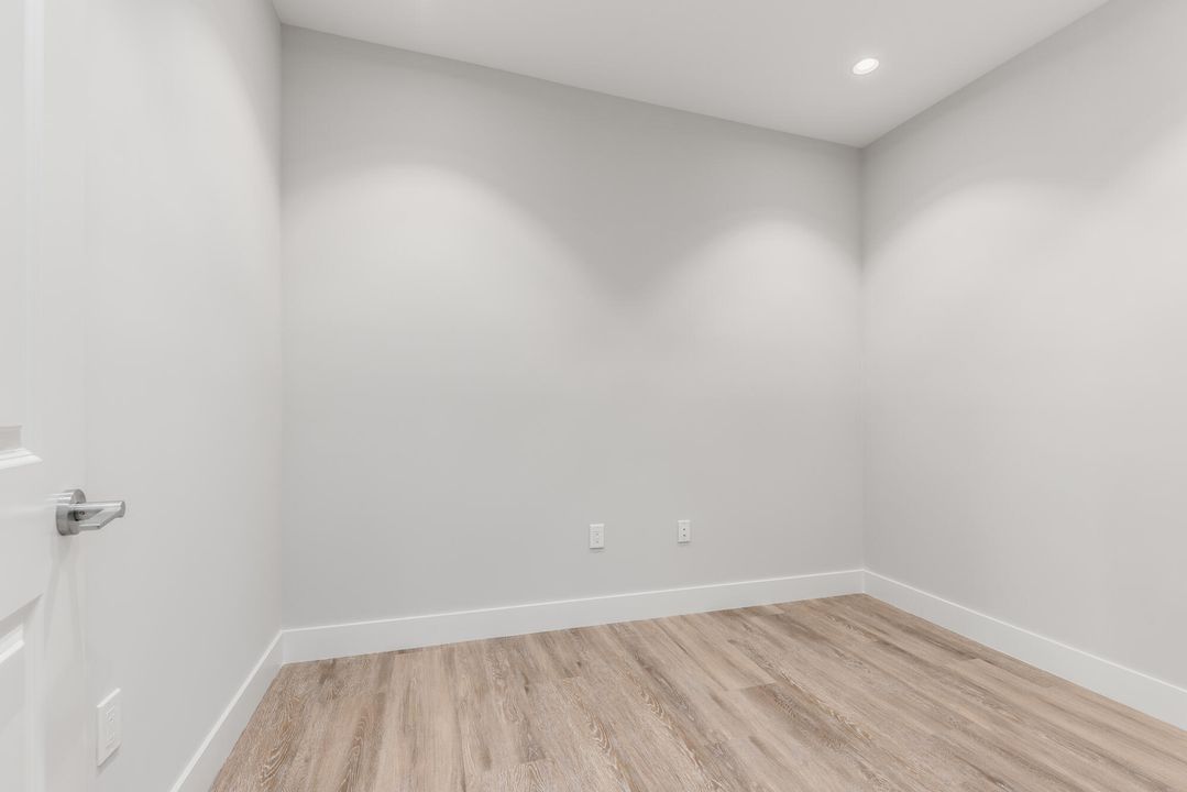 出租: $4,100 (1 贝兹, 1 浴室, 1044 平方英尺)