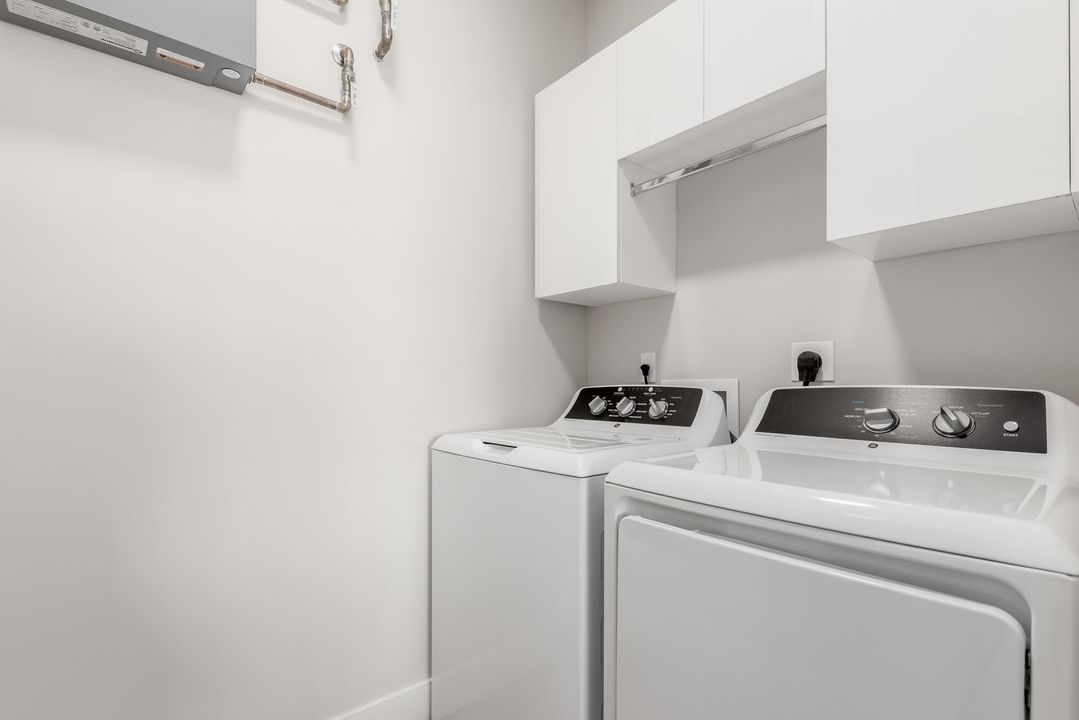 出租: $4,100 (1 贝兹, 1 浴室, 1044 平方英尺)