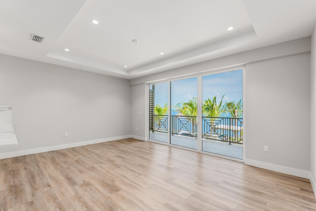 出租: $4,100 (1 贝兹, 1 浴室, 1044 平方英尺)