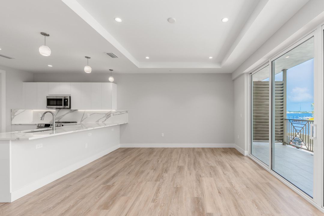 出租: $4,100 (1 贝兹, 1 浴室, 1044 平方英尺)